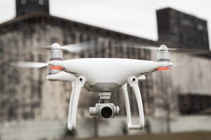Квадрокоптер DJI Phantom 4